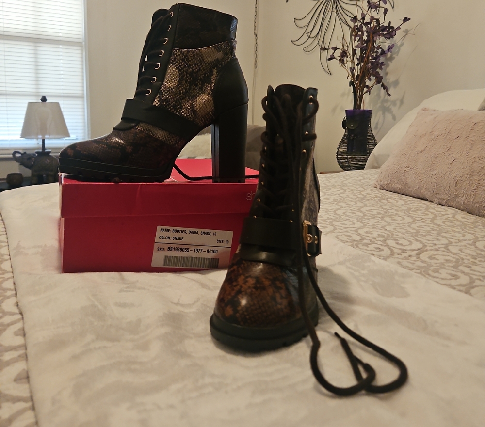 NWOT Shoe Dazzle Black and Brown Snakeskin Heeled Boots